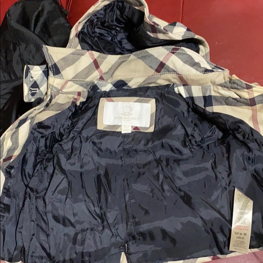Burberry toggled button barrel button coat!